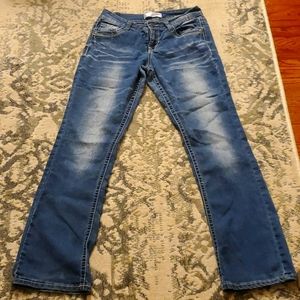 Jeans with embroidered back pockets